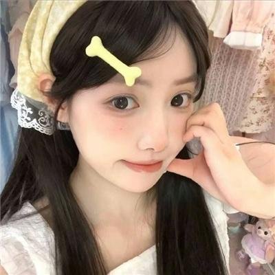 夫妻吵架狗都不理，而查理笑了